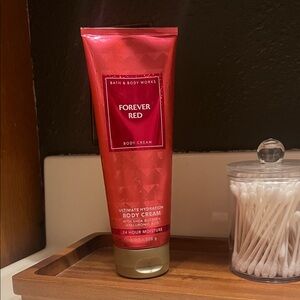 Bath & Body Works Forever Red Hydrating Cream